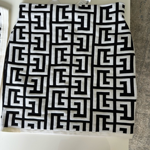 Balmain monogram cropped knitted top and skirt - Picture 6 of 12